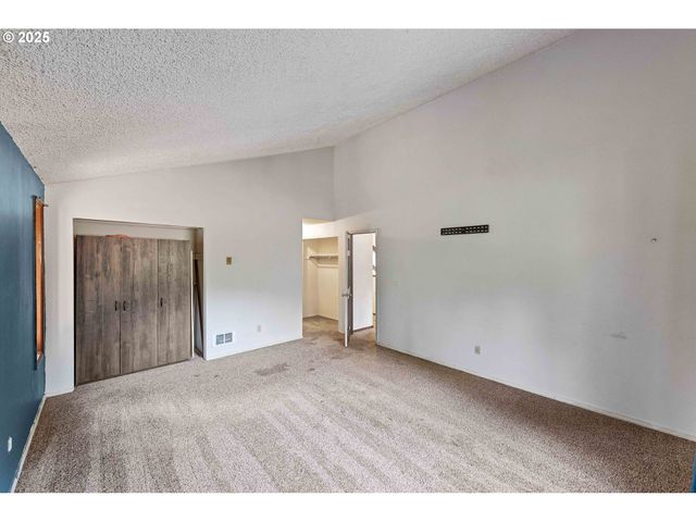 1358 SCOTT Ln, North Bend, OR 97459