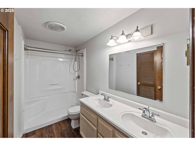 1358 SCOTT Ln, North Bend, OR 97459