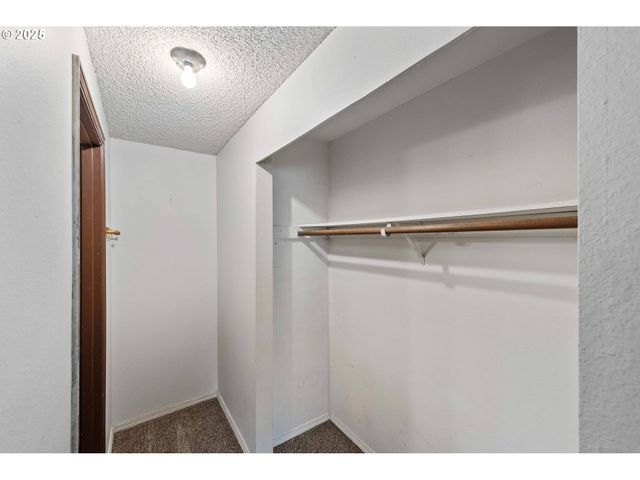 1358 SCOTT Ln, North Bend, OR 97459