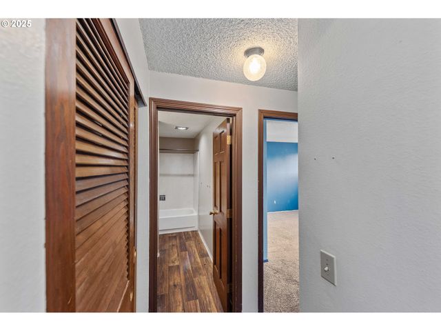 1358 SCOTT Ln, North Bend, OR 97459