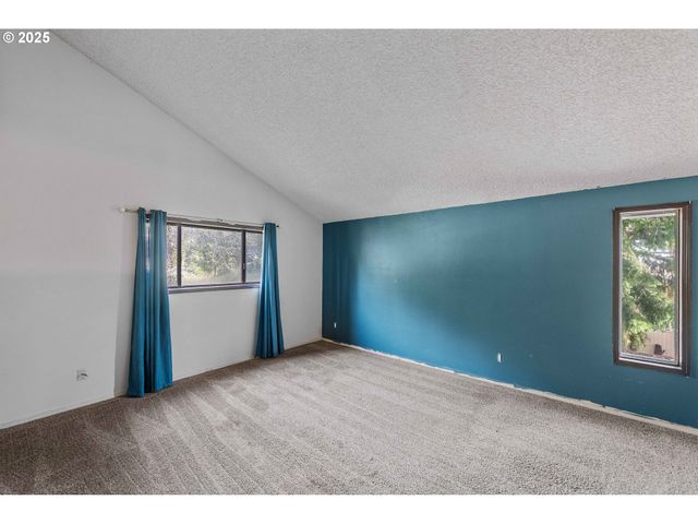 1358 SCOTT Ln, North Bend, OR 97459