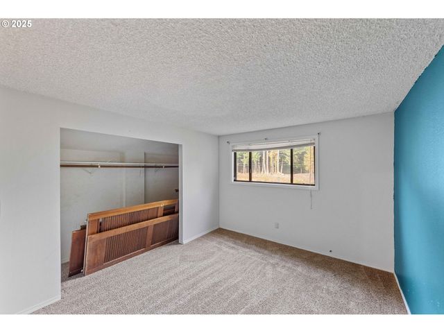 1358 SCOTT Ln, North Bend, OR 97459