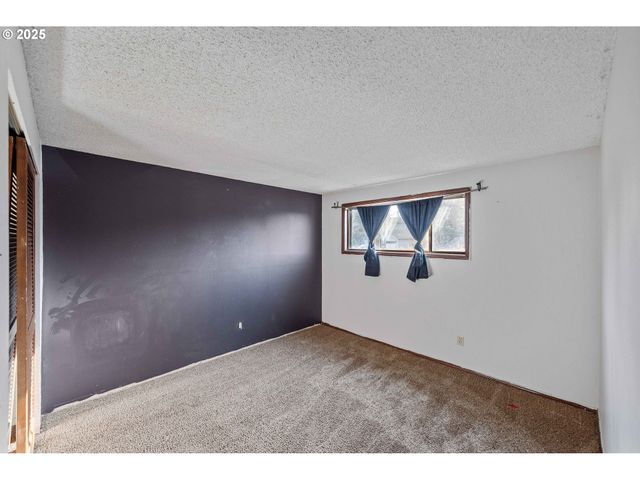 1358 SCOTT Ln, North Bend, OR 97459