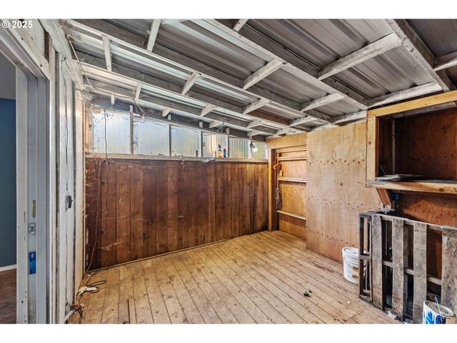 1358 SCOTT Ln, North Bend, OR 97459