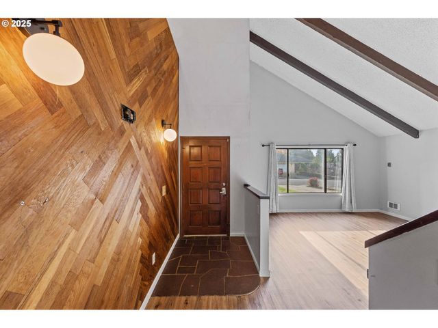 1358 SCOTT Ln, North Bend, OR 97459