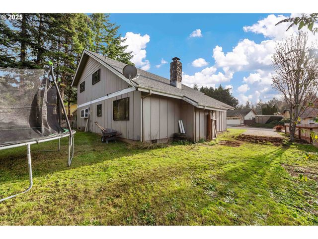 1358 SCOTT Ln, North Bend, OR 97459