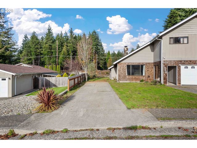 1358 SCOTT Ln, North Bend, OR 97459