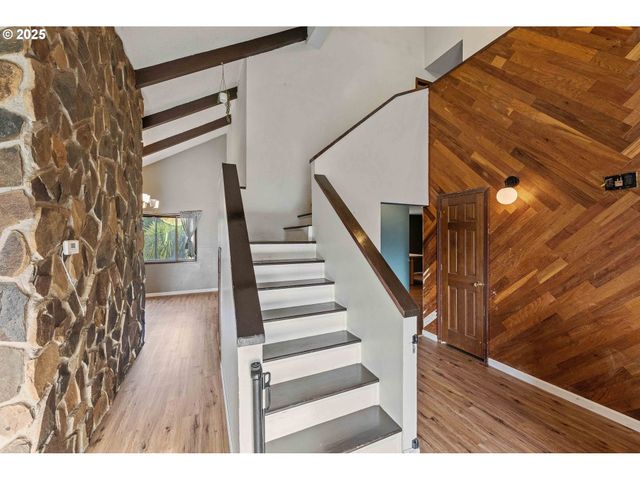 1358 SCOTT Ln, North Bend, OR 97459