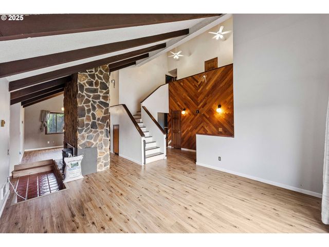 1358 SCOTT Ln, North Bend, OR 97459