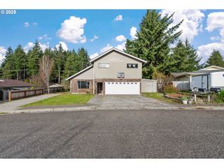 1358 SCOTT Ln, North Bend, OR 97459