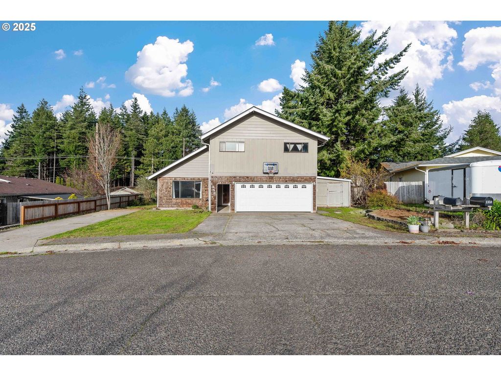 1358 SCOTT Ln, North Bend, OR 97459