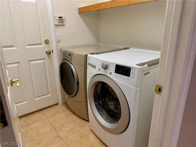 593 Pale Pueblo Court, Las Vegas, NV 89183