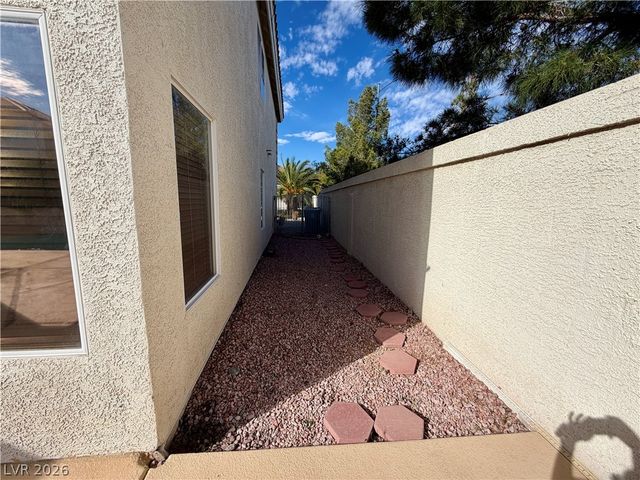 593 Pale Pueblo Court, Las Vegas, NV 89183