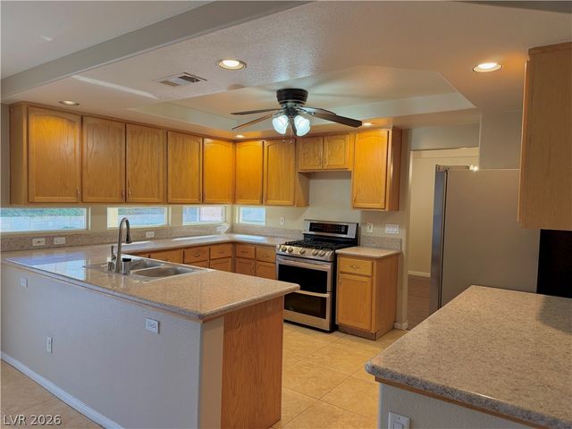 593 Pale Pueblo Court, Las Vegas, NV 89183