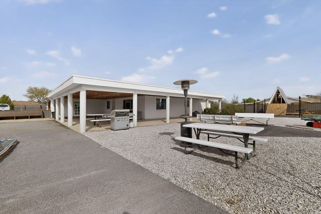 2801 Acequia Drive SW, Albuquerque, NM 87105