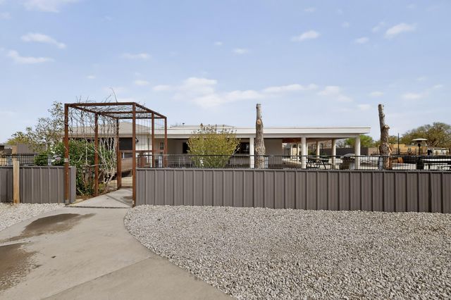 2801 Acequia Drive SW, Albuquerque, NM 87105