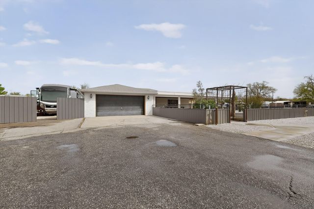 2801 Acequia Drive SW, Albuquerque, NM 87105