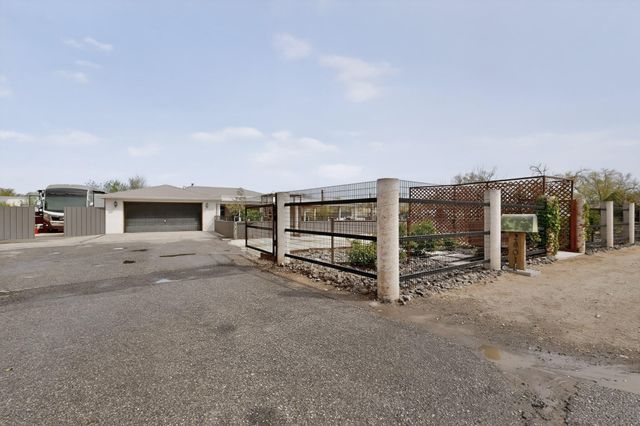 2801 Acequia Drive SW, Albuquerque, NM 87105