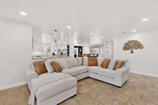 2801 Acequia Drive SW, Albuquerque, NM 87105