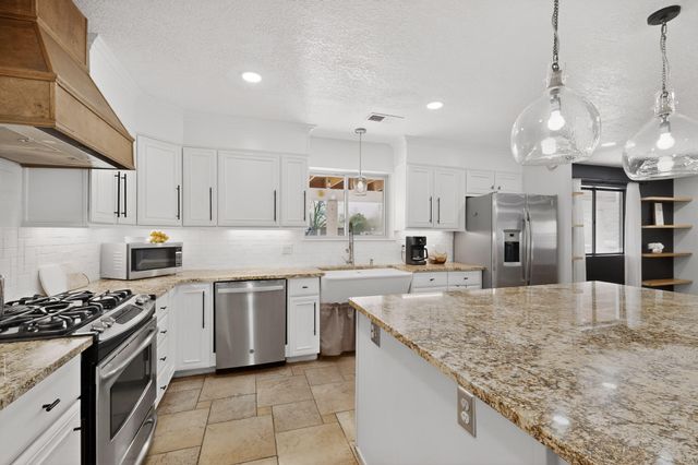 2801 Acequia Drive SW, Albuquerque, NM 87105