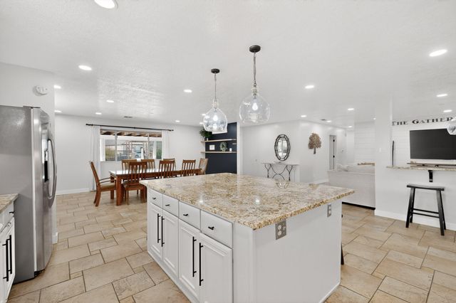 2801 Acequia Drive SW, Albuquerque, NM 87105