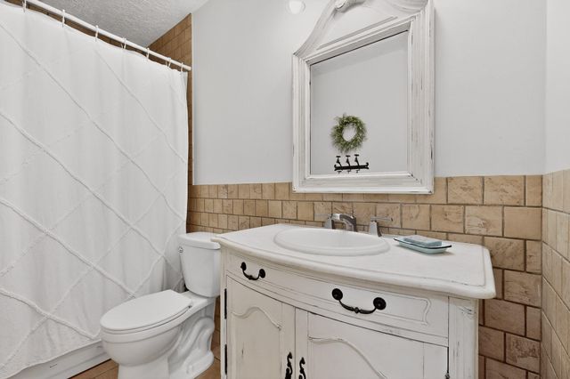 2801 Acequia Drive SW, Albuquerque, NM 87105
