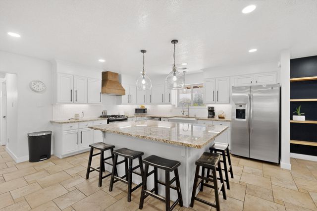 2801 Acequia Drive SW, Albuquerque, NM 87105