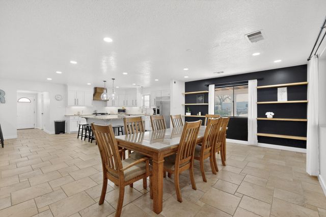 2801 Acequia Drive SW, Albuquerque, NM 87105