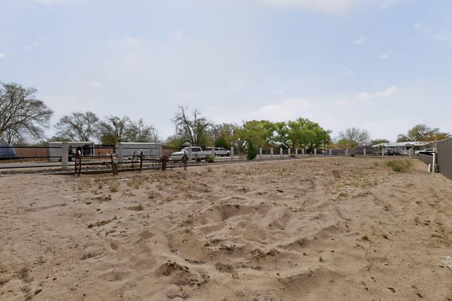2801 Acequia Drive SW, Albuquerque, NM 87105