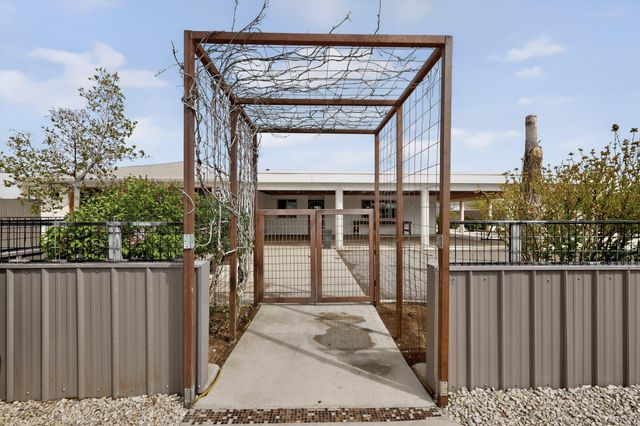 2801 Acequia Drive SW, Albuquerque, NM 87105