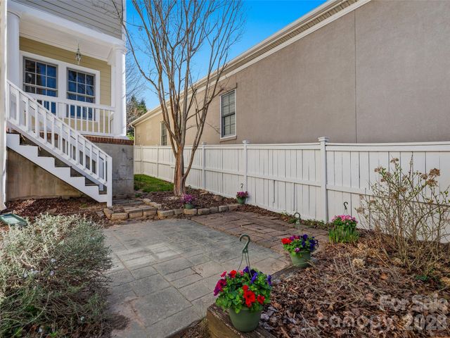 101 White Ash Drive E, Asheville, NC 28803