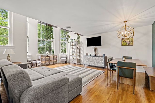 35 Flint St 205, Salem, MA 01970