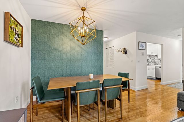35 Flint St 205, Salem, MA 01970