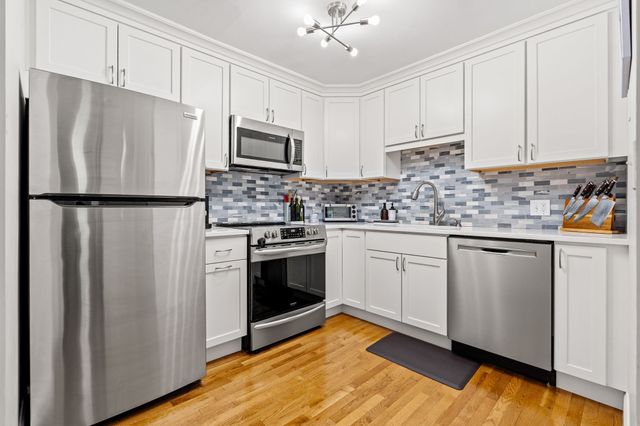 35 Flint St 205, Salem, MA 01970