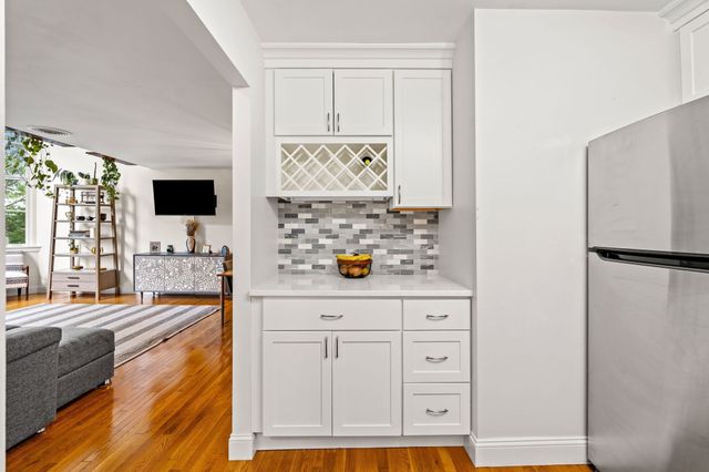 35 Flint St 205, Salem, MA 01970