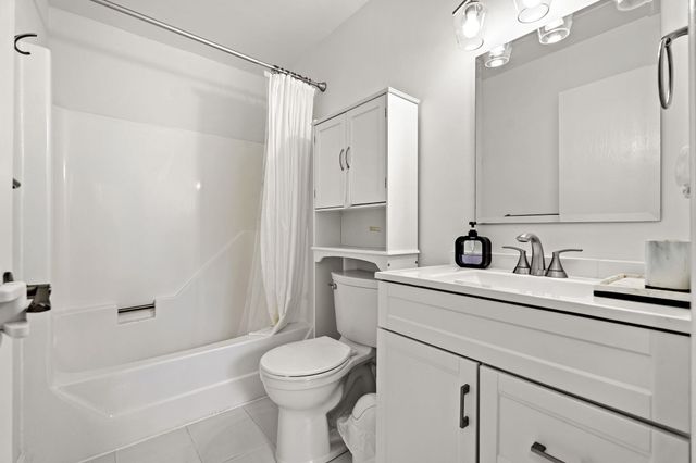 35 Flint St 205, Salem, MA 01970