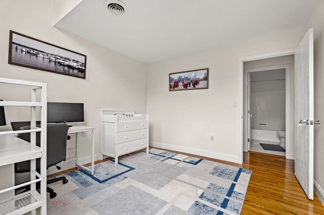 35 Flint St 205, Salem, MA 01970