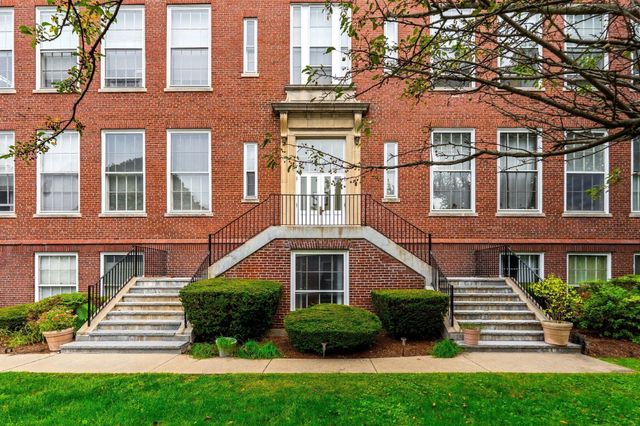 35 Flint St 205, Salem, MA 01970