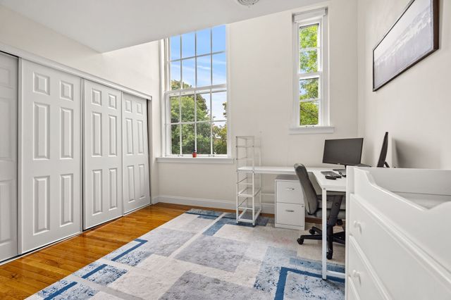 35 Flint St 205, Salem, MA 01970