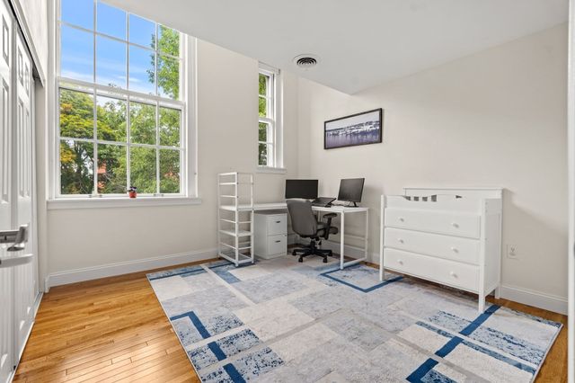 35 Flint St 205, Salem, MA 01970