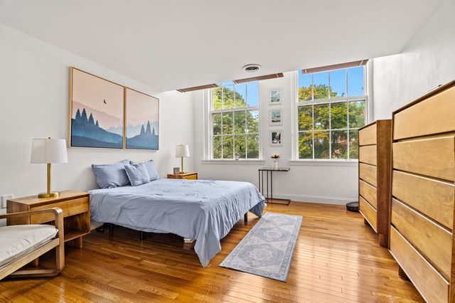 35 Flint St 205, Salem, MA 01970