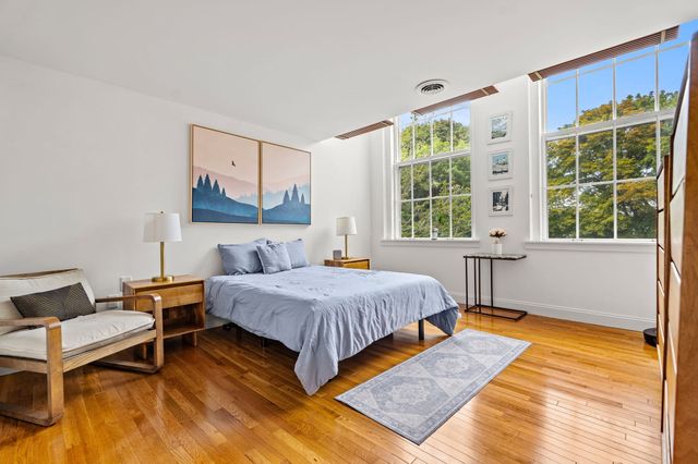35 Flint St 205, Salem, MA 01970