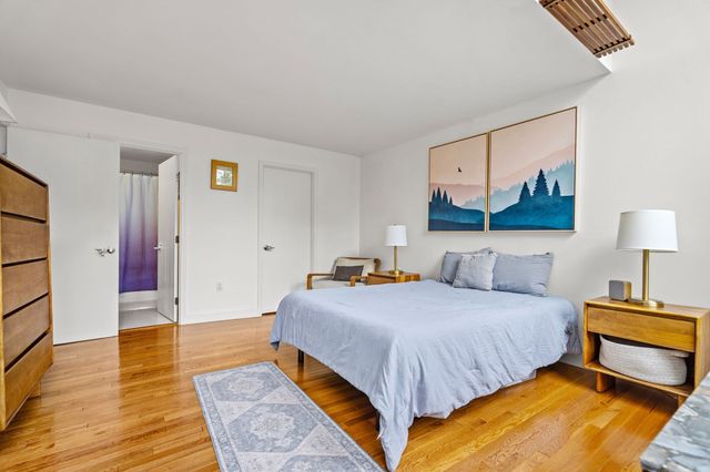35 Flint St 205, Salem, MA 01970