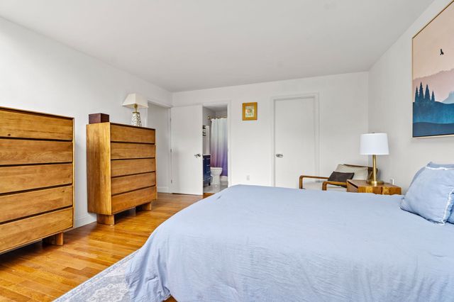 35 Flint St 205, Salem, MA 01970