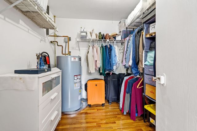 35 Flint St 205, Salem, MA 01970