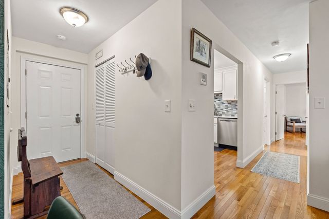 35 Flint St 205, Salem, MA 01970