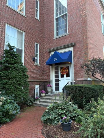 35 Flint St 205, Salem, MA 01970