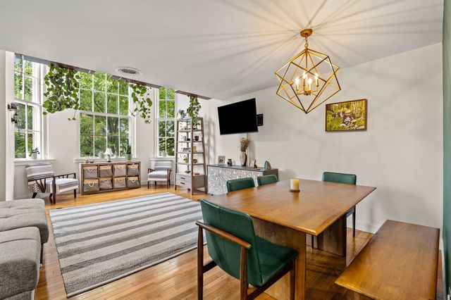 35 Flint St 205, Salem, MA 01970