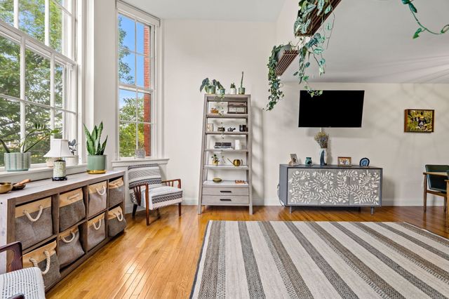35 Flint St 205, Salem, MA 01970