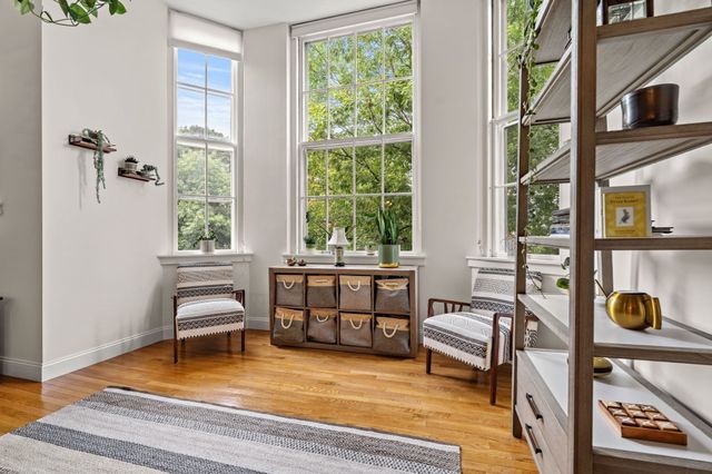 35 Flint St 205, Salem, MA 01970